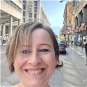 Docente di storia impartisce lezioni in storia per studenti di scuola secondaria di primo e secondo grado